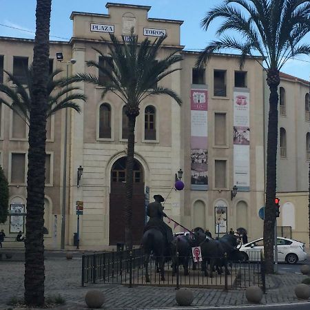 Centre Apartment Near Plaza De Toros Alicante Bagian luar foto